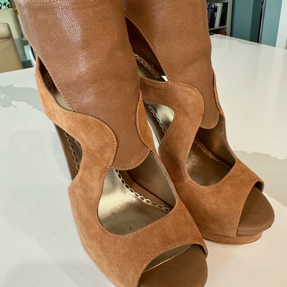 Bebe Cassandra booties.  Size 7 - Picture 6 of 14